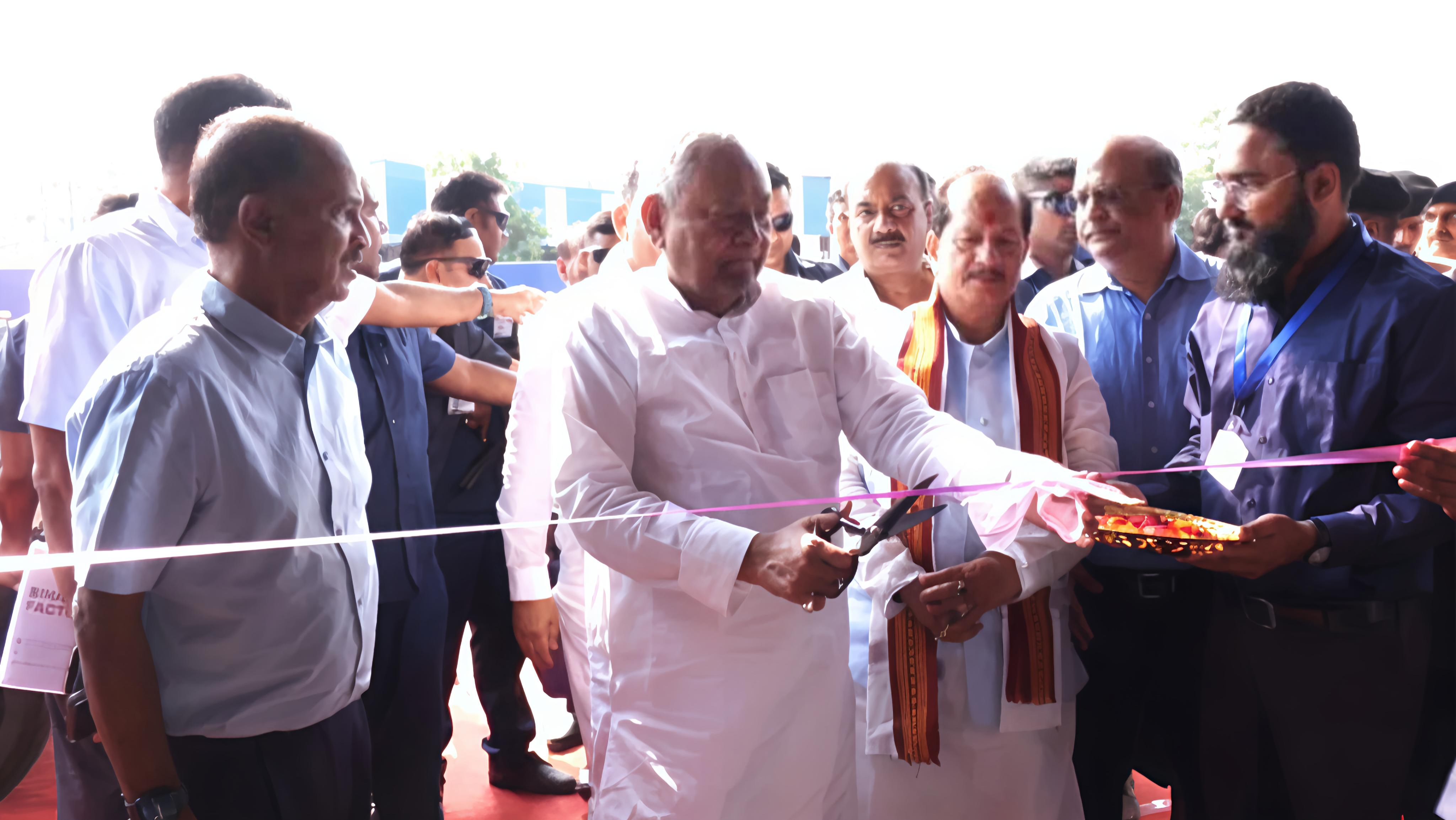 मुजफ्फरपुर में बैग फैक्ट्री का उद्घाटन: नीतीश कुमार ने युवाओं के लिए रोजगार के नए द्वार खोले